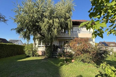 Vermietetes Zweifamilienhaus - Grundstück und Haus = großzügig!