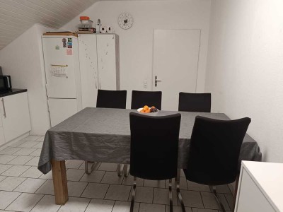 Freundliche 4-Zimmer-Wohnung mit Balkon und EBK in Stetten