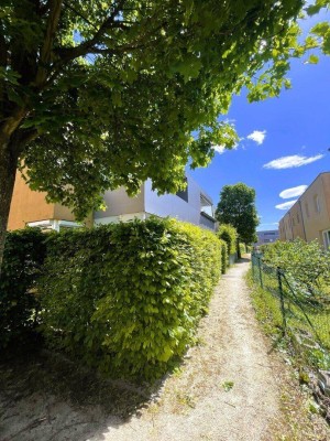 Wohnung mit großer Loggia in ruhiger Grünlage – ideal für Singles oder Paare!