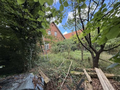 Sanierungsbedürftiges Backsteinhaus mit grenzenlosen Ackerland