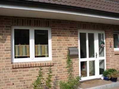 Ihr neues Zuhause? Schöne Doppelhaushälfte m. Vollkeller, Kaminschornstein u. Carport m. Abstellraum