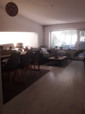 2+2/2-Zimmer-Hochparterre-Wohnung mit Balkon in Pinneberg - Thesdorf