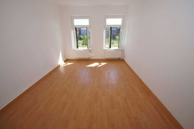 Bezugsfreie 2-Zimmerwohnung mit Balkon und EBK - direkt am Lene-Voigt-Park