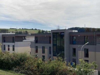 Freundliche und neuwertige 3-Raum-Wohnung mit geh. Innenausstattung mit Balkon in Idar-Oberstein