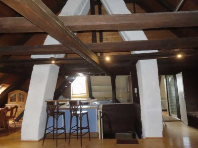 Dachgeschoss-Atelierwohnung in Schwandorf, einziehen - wohnen - fertig.