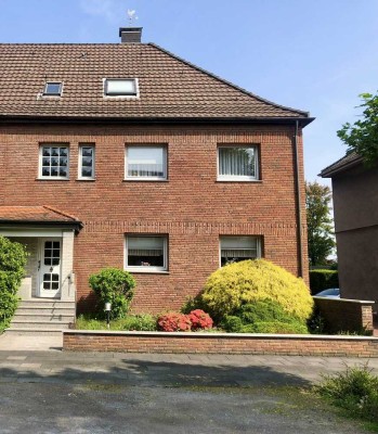 RE - HILLERHEIDE: FAMILIEN AUFGEPASST! WOHNEN AUF CA. 225 m²/ DHH/ 8- ZIMMER/ GARTEN/ 2 – GARAGEN