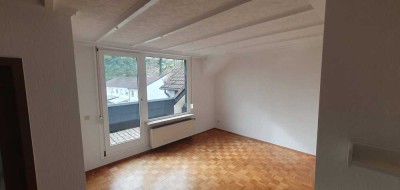 Helle 2-Zimmer, Balkon, EBK, Carport