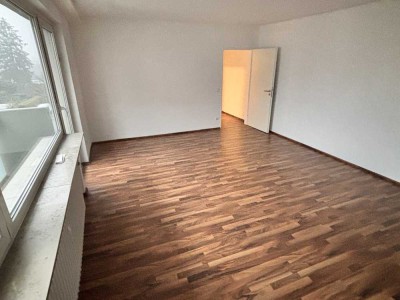 Schöne 3 Zimmer Wohnung mit Balkon