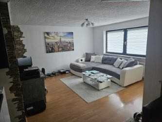 3 Zimmer Wohnung im 1.OG mit Balkon