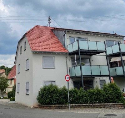Neuwertige 3-Raum-Dachgeschosswohnung mit Balkon
