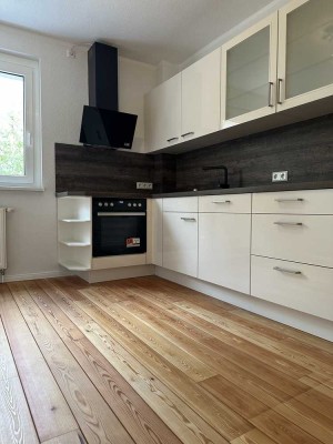 Erstbezug: helle und ruhige 3-R-Wohnung mit EBK direkt am Augustabad mit Blick auf den Tollensesee