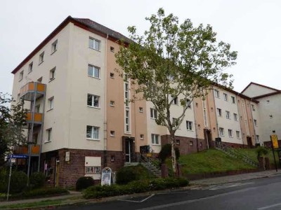 Hier ist Ihre erste Kapitalanlage! Kleine 2-Raum-Wohnung mit Südbalkon im Dachgeschoss