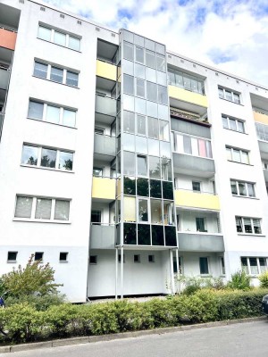 3-Zimmer-Wohnung in ruhiger Lage mit Aufzug und Wintergarten