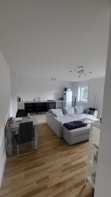 Helle moderne Wohnung in schöner Lage zu vermieten !