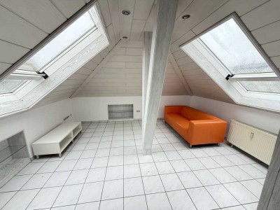 Helle 2,5-Zimmer Dachgeschosswohnung in Bruchköbel