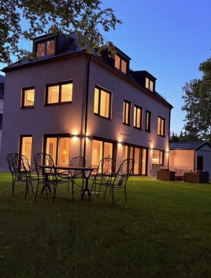 Elegante Neubauvilla in Gräfelfing mit weitläufigen Süd-Westgarten