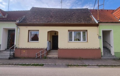 Idyllisches Wohnhaus mit Pool und herrlichem Wintergarten