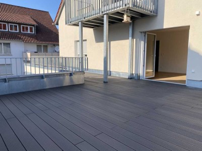 Kernsanierte Wohnung mit EBK, Einzelgarage und großer Dachterrasse