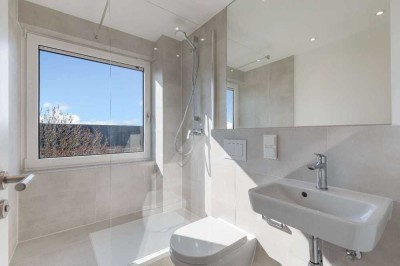Erstbezug nach hochwertiger Sanierung im Dachgeschoss 2-Zimmer, Einbauküche und Duschbad mit Fenster