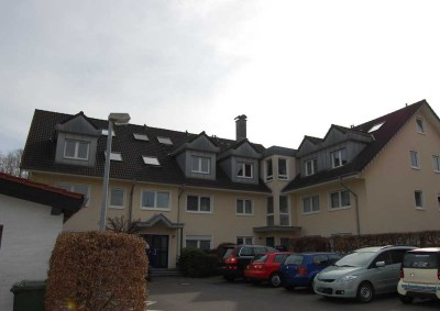Sanierte 3-Zimmerwohnung mit Terrasse, Gartenabschnitt und Tiefgaragenstellplatz