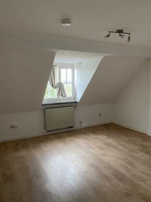 2-Zimmer-Dachgeschosswohnung in Köln Klettenberg