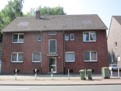 kleine gemütliche 2,5 Zimmerwohnung mit großer Küche, großem Balkon (ca. 8 qm) mit Blick ins Grüne