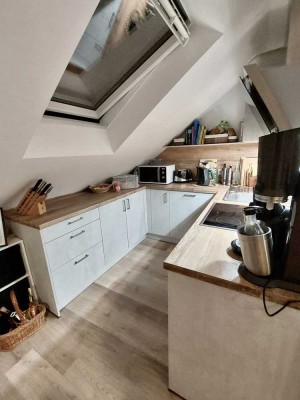 Helle DG-Wohnung in ruhiger, zentraler Lage von Hofheim.