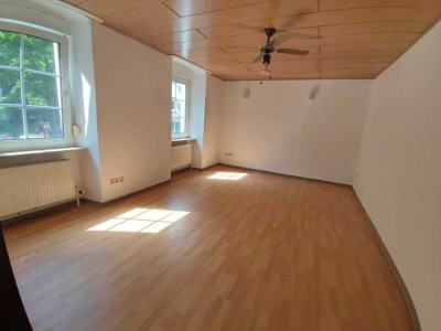 Renovierte Zwei-Zimmer-EG-Wohnung im Zentrum von Kirn