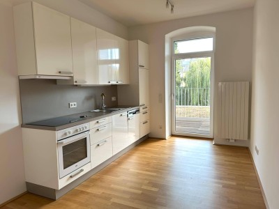 Innenstadtwohnung mit riesigem Balkon mit Blick in den Innenhof