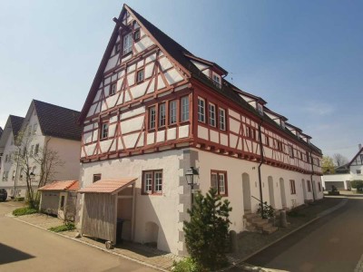 Teilsaniertes Eckreihenhaus in historischem Fachwerkhaus
mit € 20.000.- Renovierungszuschuß