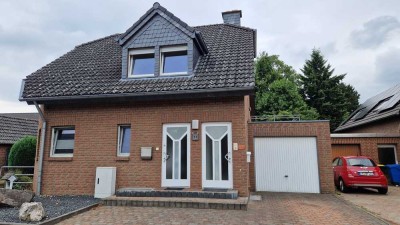 Charmante 3-Zimmer-Wohnung mit Terrasse + Garage in gepflegtem Zweifamilienhaus in Krefeld-Lindental
