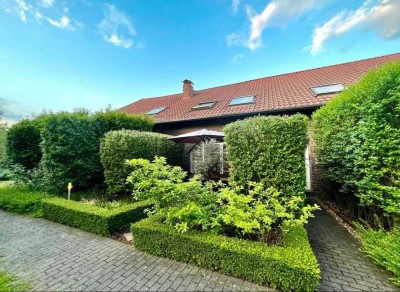 Exklusive, modernisierte 4-Raum-Wohnung mit gehobener Innenausstattung mit Terasse in Krefeld