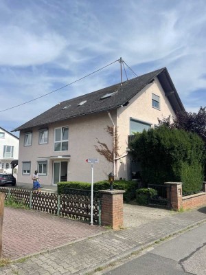 Große modernisierte 4-Zimmer-Wohnung mit 2 Terrassen, Garten und Einzelgarage