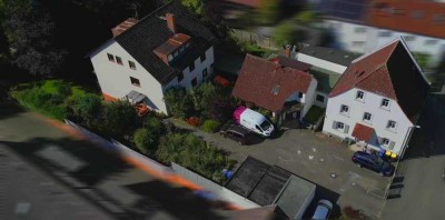 Großes Grundstück mit drei vielseitig nutzbaren Gebäuden - Investitionsmöglichkeit mit Potenzial