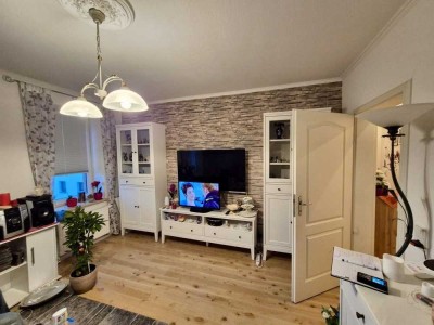 Zwei-Zimmer-Wohnung mit EBK in saniertem Altbau in Leipzig-Knautkleeberg