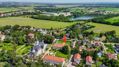 Denkmalgeschütztes Juwel mit Schlossgartenblick – historisches Haus mit Terrasse & Weinkeller