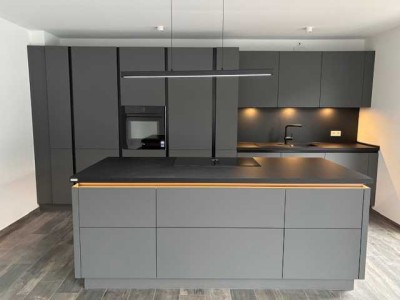 Erstbezug mit Balkon und Einbauküche: Exklusive 3-Zimmer-Wohnung mit geh. Innenausstattung