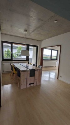 Exklusive, lichtdurchflutete 4-Zimmer-Wohnung mit Südbalkon und Einbauküche in Bad Friedrichshall