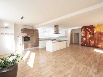 Exklusive, sanierte 4-Zimmer-Loft-Wohnung mit gehobener Innenausstattung mit Einbauküche in Augsburg