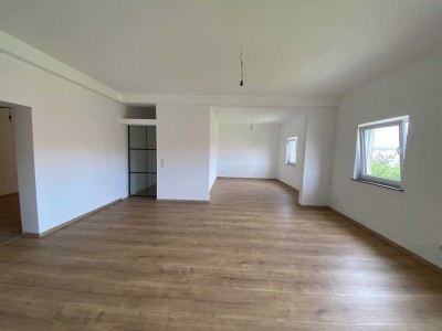 attraktive, helle 4 Zi-Whg, Erstbezug nach Sanierung, unverbaubare Aussicht, provisionsfrei