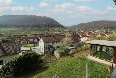Großzügige 3-Zimmer-Wohnung mit Panoramablick in gefühltem Einfamilienhaus