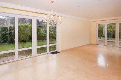 Großzügiges, modernes Einfamilienhaus mit Kamin und Doppelgarage in Neustadt-Kernstadt!