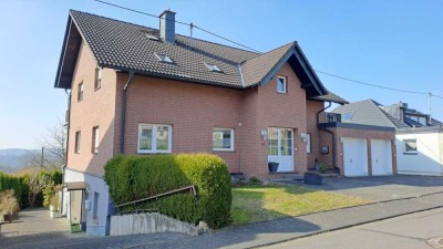 Sonniges Mehrfamilienhaus mit herrlicher Aussicht in Birken-Honigsessen
