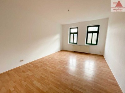 2-Raum-Dachgeschosswohnung mit Einbauküche im Herzen von Aue