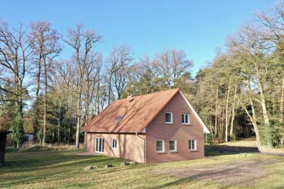 Einfamilienhaus mit Ausbaureserve auf großem Grundstück und in idyllischer Lage!