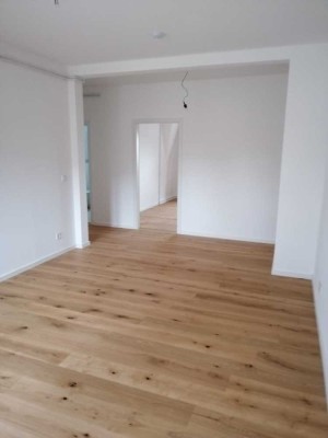 Charmante 2,5-Zimmer Wohnung mit Ausbaupotenzial im Spitzboden im 4. OG in Bockenheim