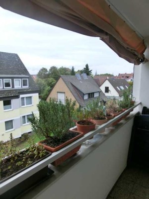Perfekte Wohnung in Uni Nähe mit Balkon und neuer Küche