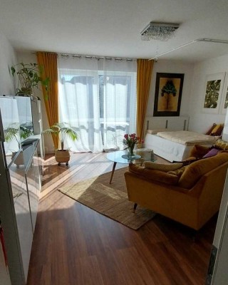 Helle möbl. 1-Zimmer-Erdgeschosswohnung  mit Terrasse in Augsburg