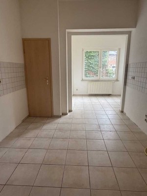 Die Nähe zur Stadt - solide 3-Raum-Wohnung mit Wintergarten