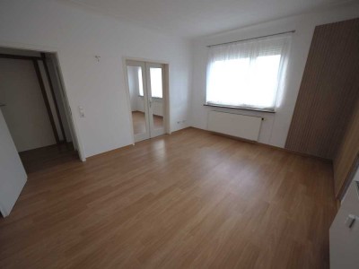 ** Schicke drei Zimmer zentral in Bissingen **